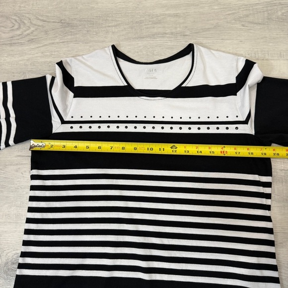 Alia Petite Black and White Striped 3/4 Sleeve Scoopneck Shirt - Picture 13 of 16